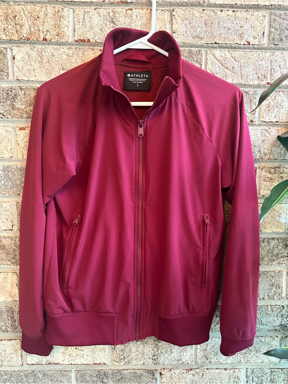 Athleta Women’s Burgundy Full-Zip Lightweight Bomber style windbreaker jacket